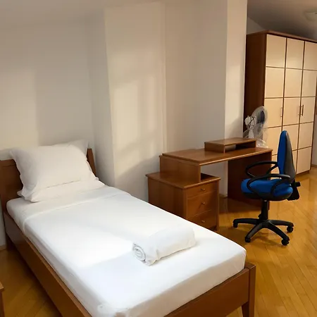Two Story Penthouse In Heart Of Apartment *