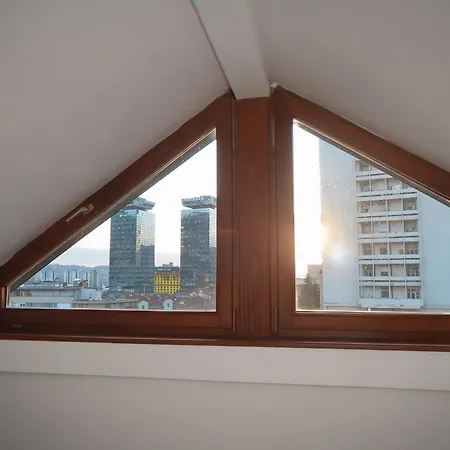 公寓 Two Story Penthouse In Heart Of *