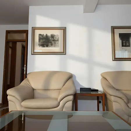 Two Story Penthouse In Heart Of アパート *