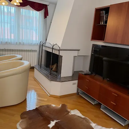 Two Story Penthouse In Heart Of アパート *
