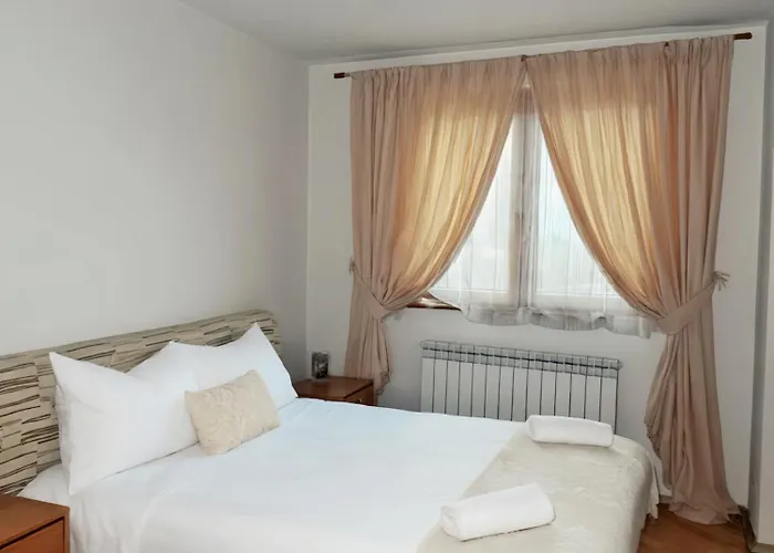 Two Story Penthouse In Heart Of Apartament *