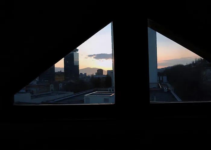 Two Story Penthouse In Heart Of Apartament *